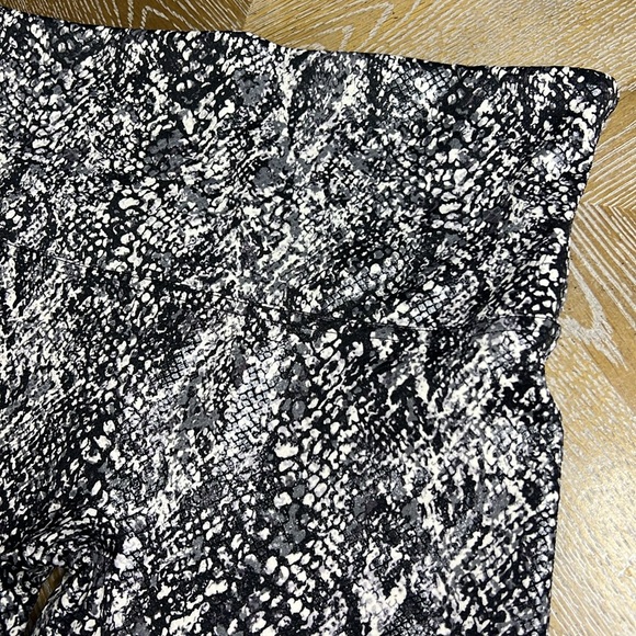 SPANX Faux Leather Snakeskin Print Leggings XL - Picture 7 of 9